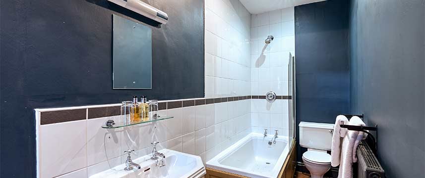 Lamb and Lion  Inn Deluxe Bathroom